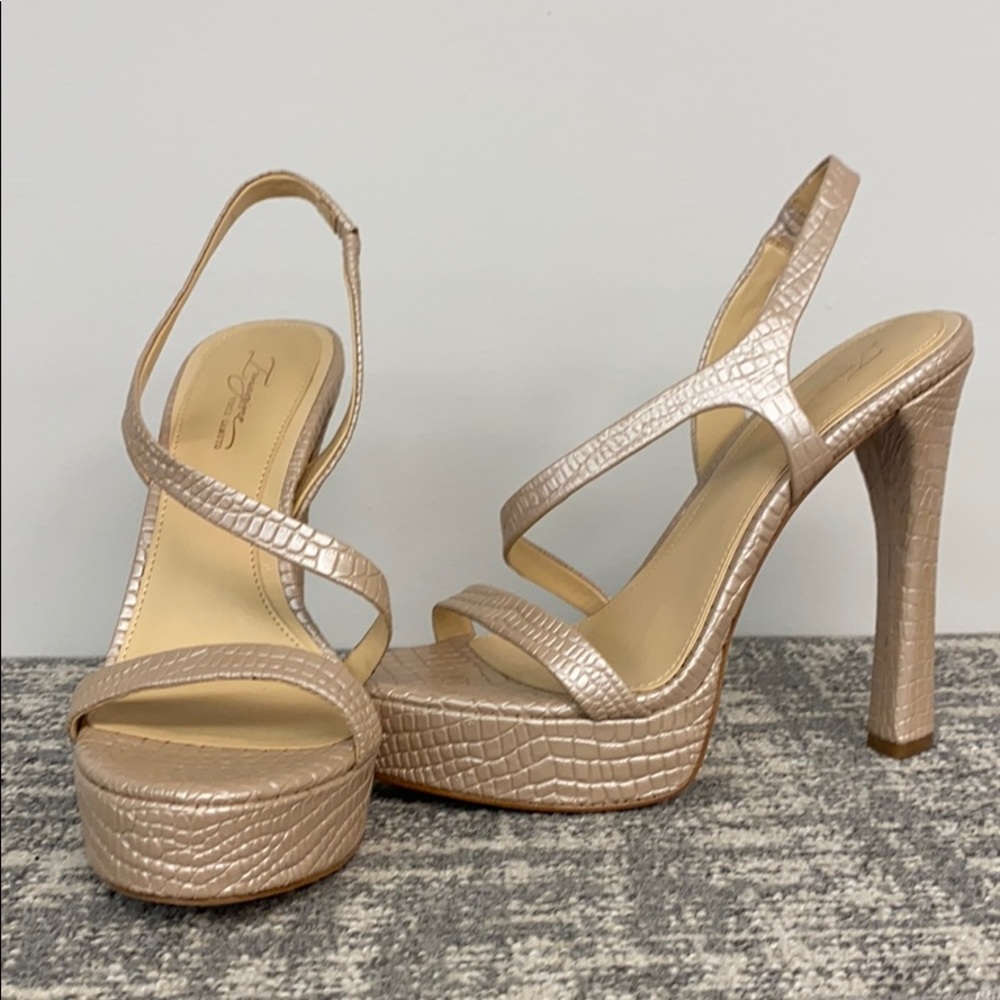 Vince Camuto high heels NWOT